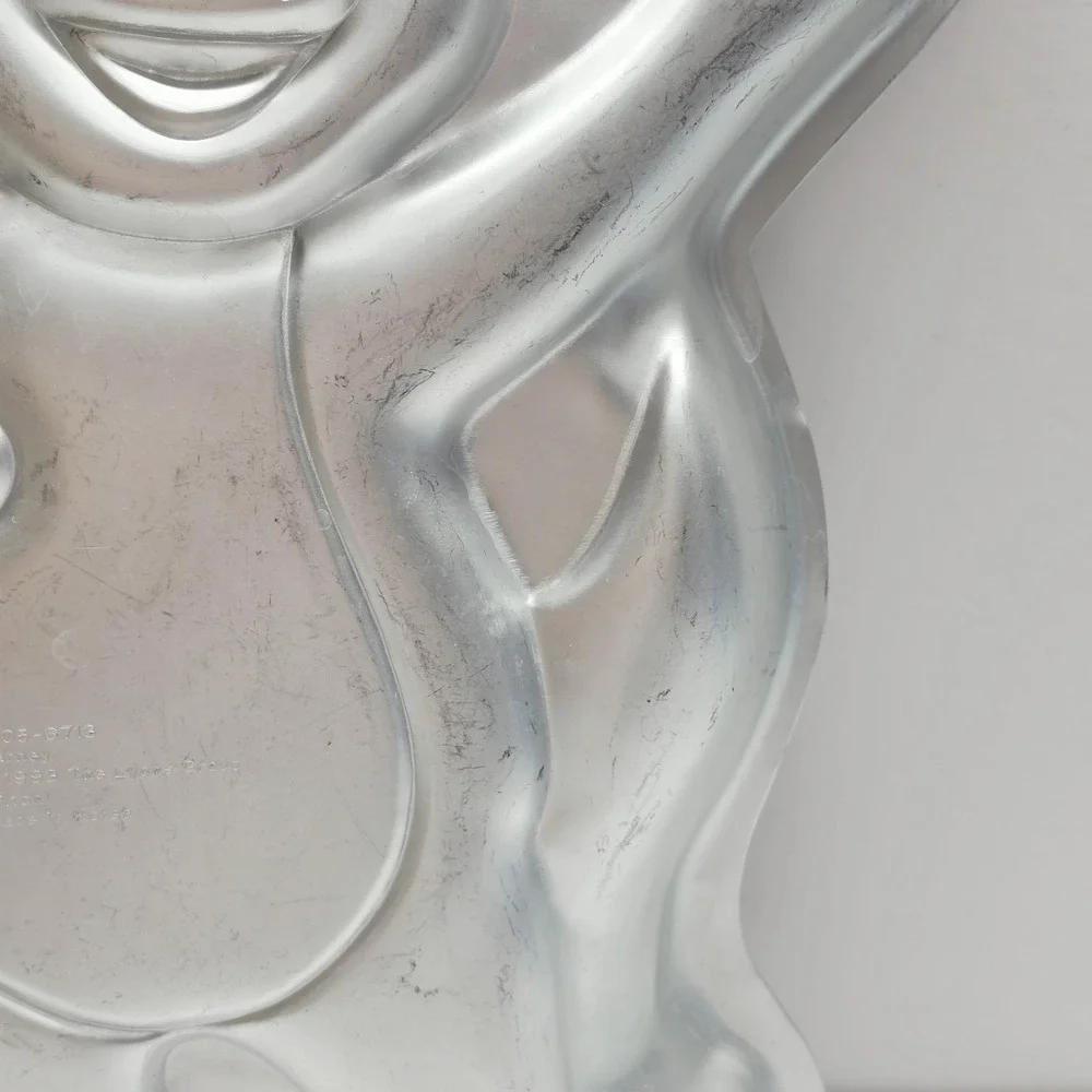 1993 Barney cake pan. great condition